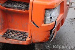 ДТП на Холмской: мусоровоз и BMW (ФОТО)