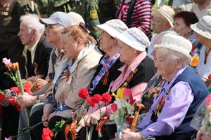 В Великих Луках прошел торжественный митинг в честь 9 мая (ФОТО)