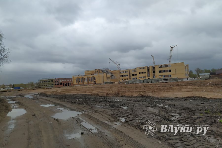 Руководству Великих Лук поручено ускорить строительство школы (ФОТО)