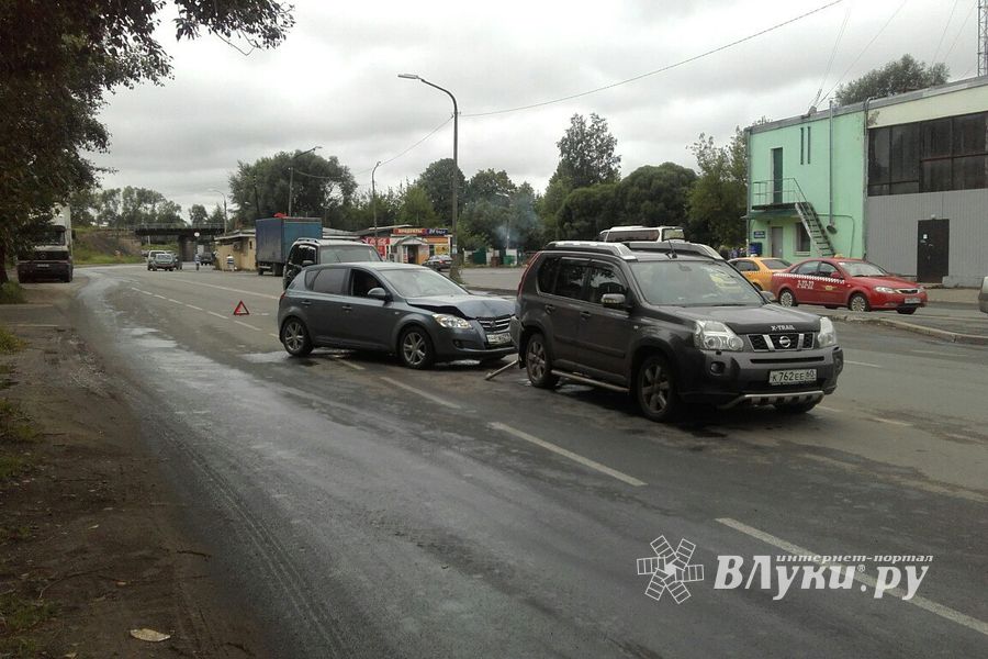 В Великих Луках произошло ДТП (ФОТО)