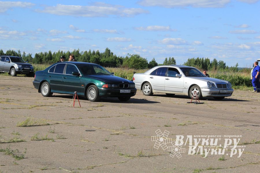 В Великих Луках прошел I этап Открытого чемпионата г. Великие Луки по Drag Racing (фото)