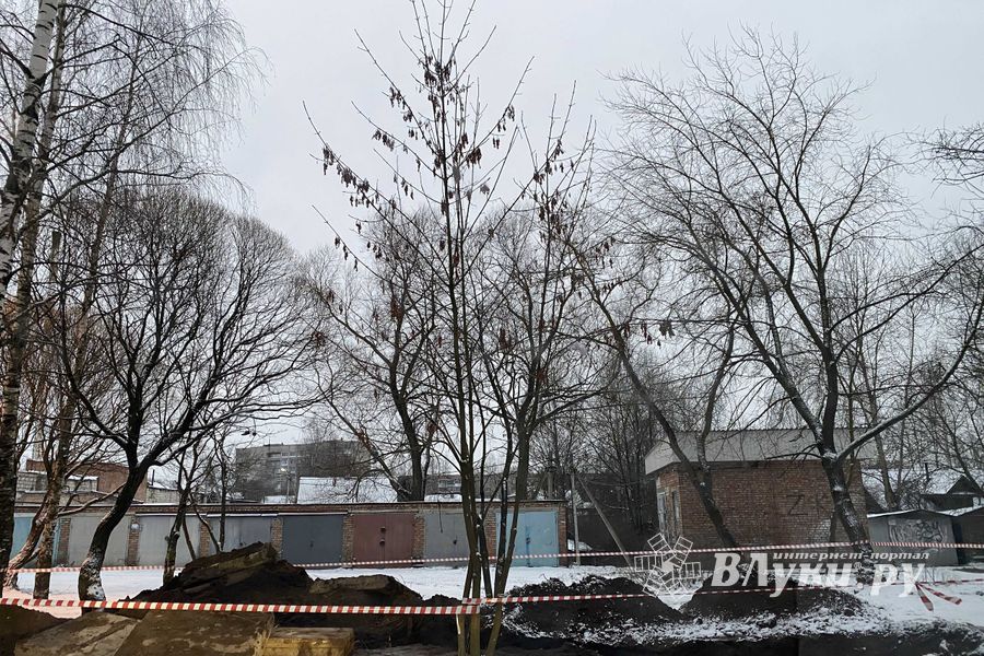 В Великих Луках восстанавливают теплоснабжение на улице Зенцовской (ФОТО)
