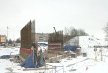 В Великих Луках продолжается сборка металлоконструкций пролетного строения путепровода (ФОТО)