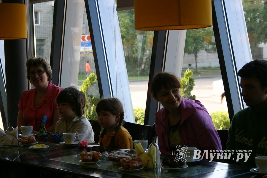 Великолукские школьники посетили "Литературное кафе"