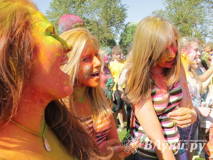 Яркие эмоции «ColorFest» в Великих Луках (ФОТО)