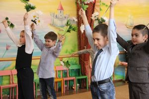 В детских садах Великих Лук проходят утренники к 8 марта (ФОТО)