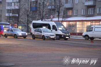 Citroen и Fiat не поделили дорогу на перекрестке в Великих Луках (фото)