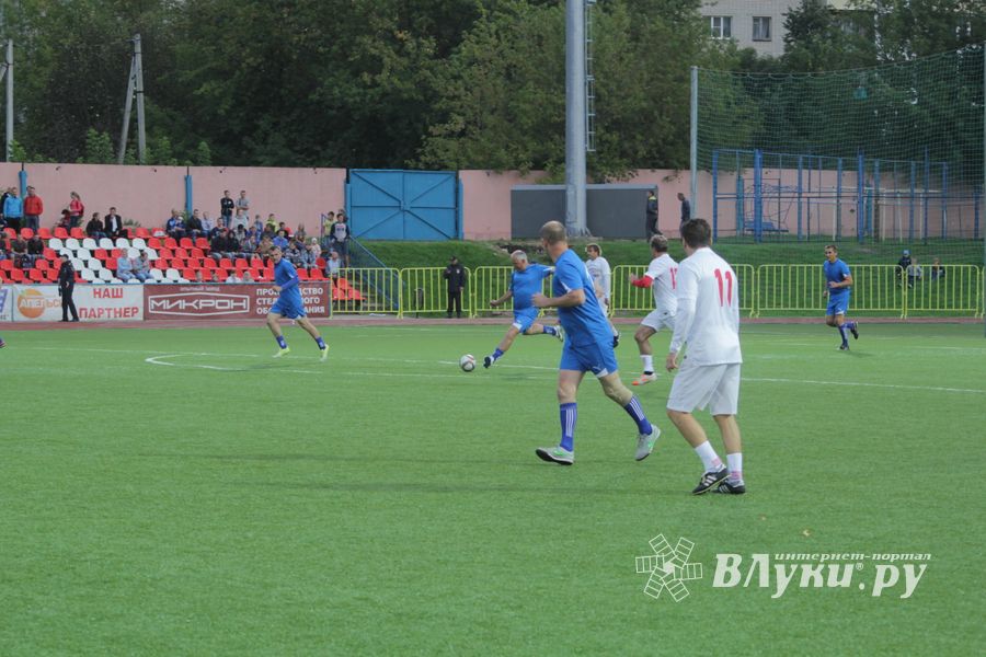 Матч ветеранов ФК «Спартак» и ветеранов великолукского футбола на «Экспрессе» (ФОТО)