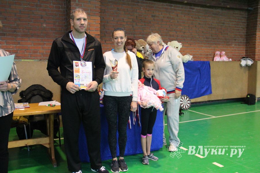 В Великих Луках прошли областные соревнования «Папа, мама, я - спортивная семья» (ФОТО)