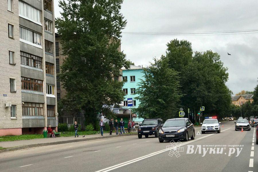 На пр-те Октябрьском в Великих Луках произошло ДТП (ФОТО)