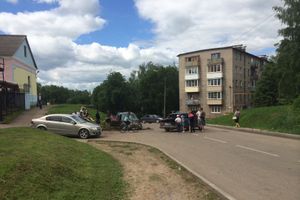 ДТП в Великих Луках: мерседес vs жигули (ФОТО)