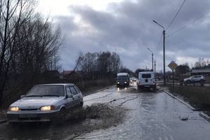 На улице Гражданской прорвало трубу (ФОТО; ВИДЕО)