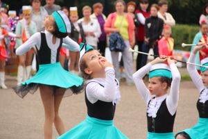 В Великих Луках проходит ​Международный фестиваль-конкурс среди мажореток и барабанщиц (ФОТО)