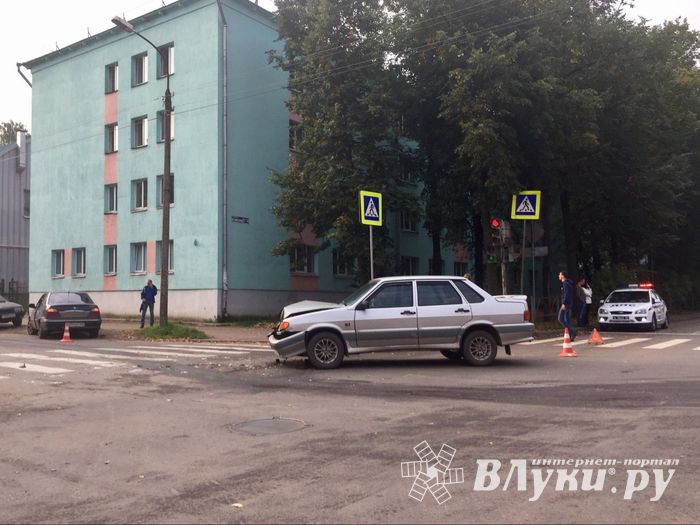 ДТП в Великих Луках на проспекте Октябрьском (ФОТО)