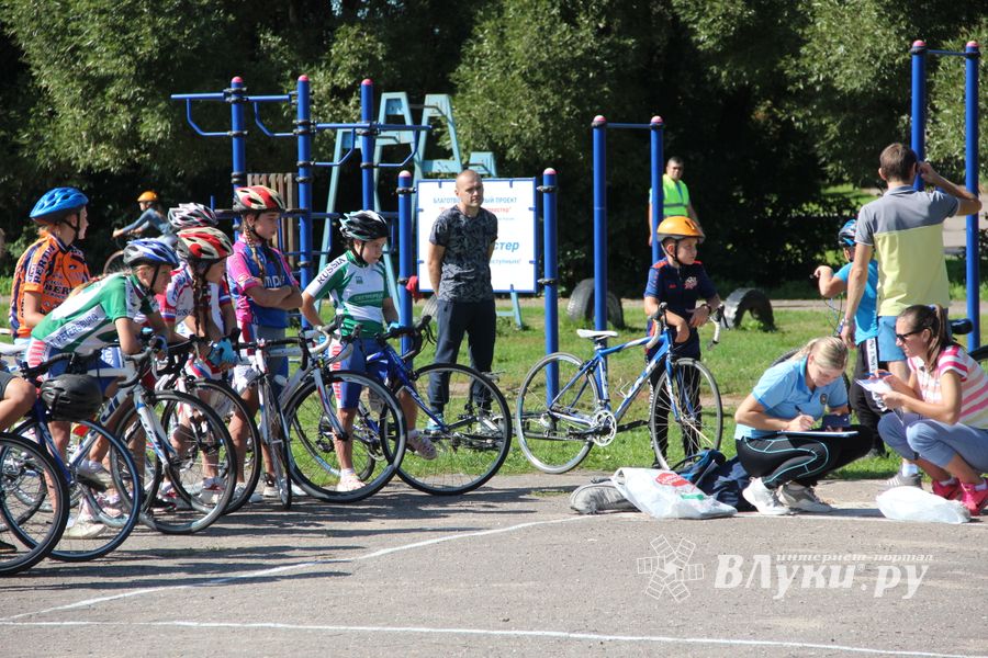 Большой спортивный праздник в Великих Луках (ФОТО)