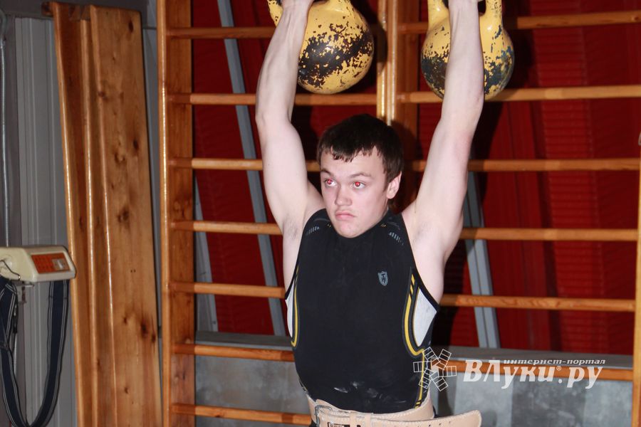 В Великих Луках состоялся Чемпионат по гиревому спорту (фото)