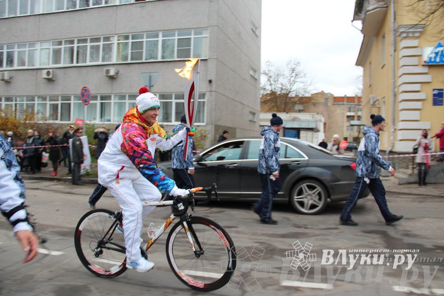 Эстафета Олимпийского огня в Изборске и Пскове