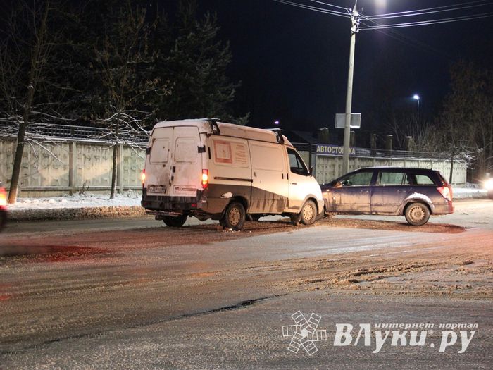 В Великих Луках произошло ДТП(ФОТО)