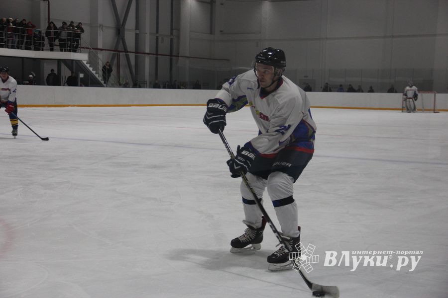 Две великолукские команды хоккеистов одержали победы в домашних матчах (ФОТО)