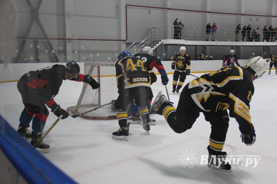 Великолучане обыграли псковских медведей в «Айсберге» (ФОТО)