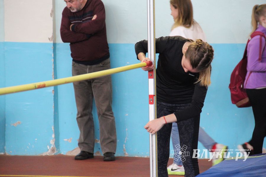 В Великих Луках выявляют лучших легкоатлетов (ФОТО)
