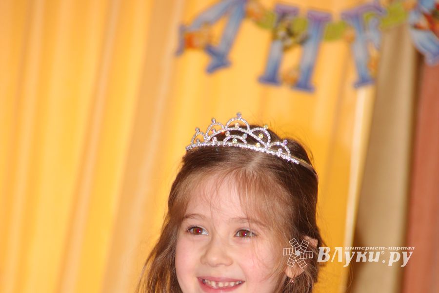 Дети поздравили мам с 8 марта (фото и видео)