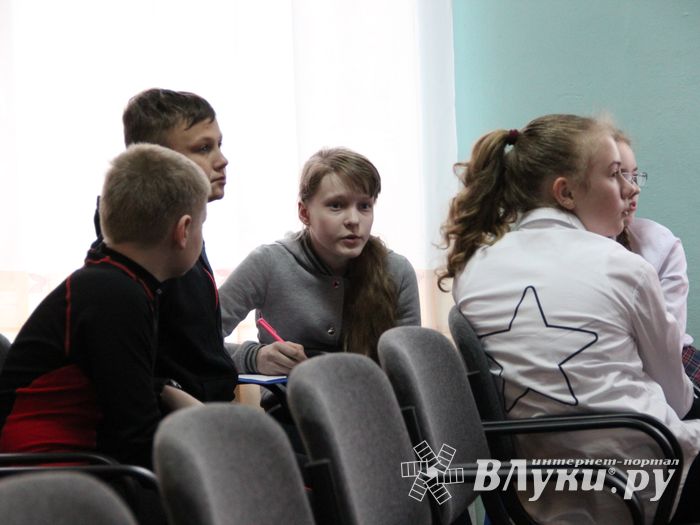 Школьники  отвечали на вопросы о великолукских спортсменах