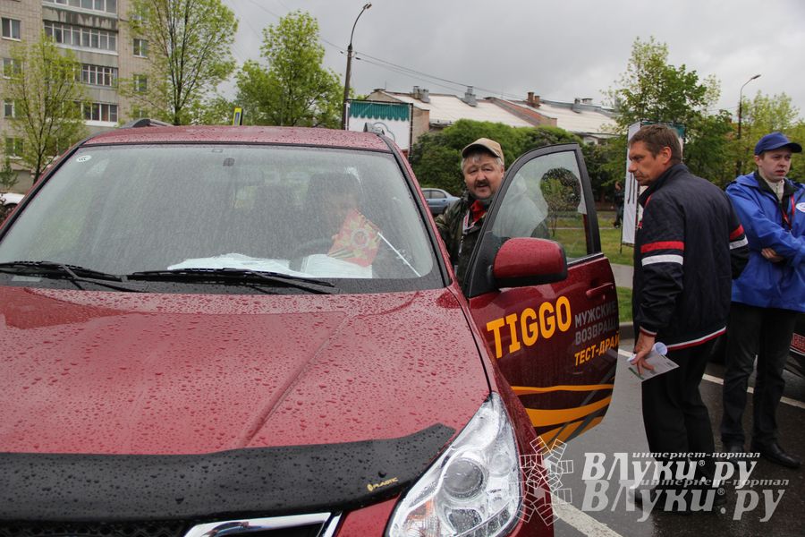 В Великих Луках прошла «Весенняя автоярмарка Великие Луки — 2015» (фото)