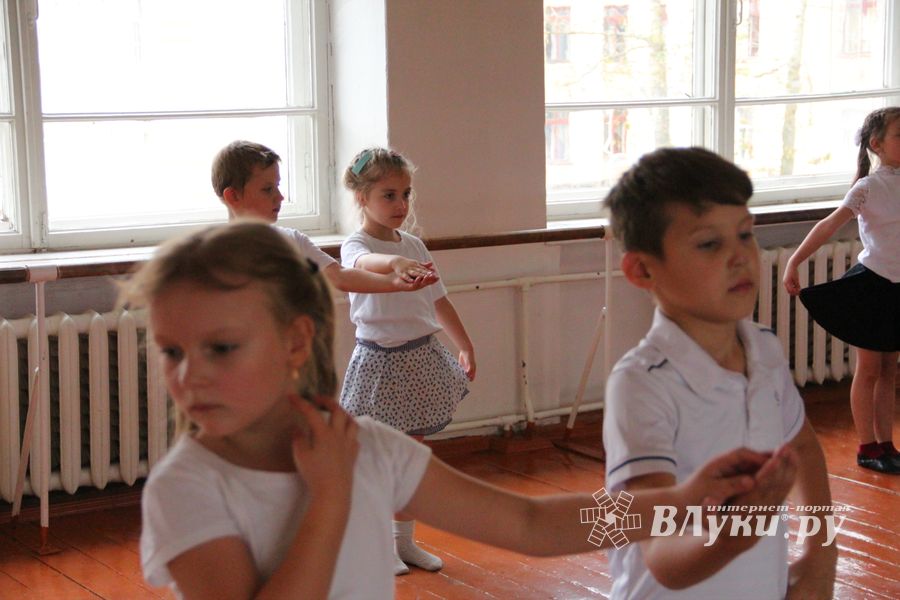 Поздравляем тех, кто сеет доброе и вечное, с профессиональным праздником