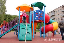 Благоустроенный сквер по улице Жукова начал радовать детей (фото)