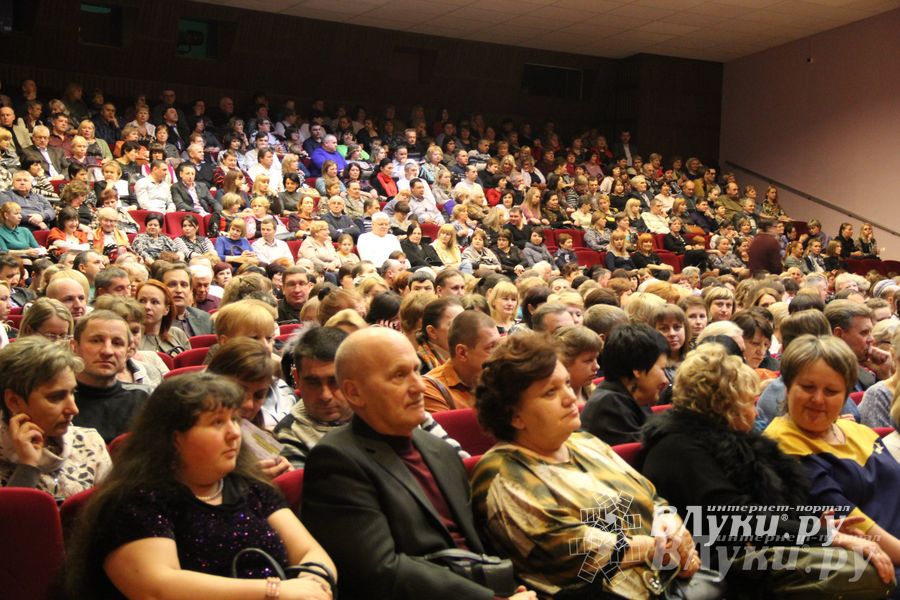 Народные артисты России выступили в Великих Луках (фото)