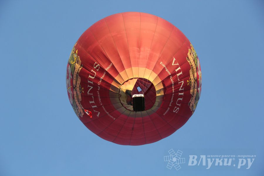 В Великих Луках открылась Международная юбилейная встреча воздухоплавателей (фото)