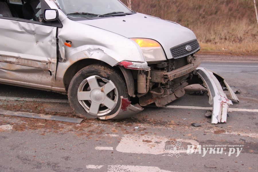 На выезде из Великих Лук произошло серьёзное ДТП (ФОТО)