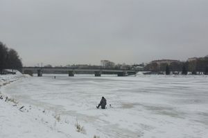 Лёд ненадёжен, но рыбы великолучанам хочется (ФОТО)