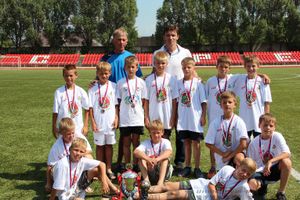 Юные футболисты из Калининграда стали победителями турнира «Локобол» в Великих Луках (фото)