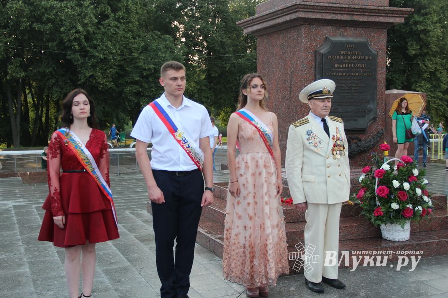 Великолукской «Бригантине» пришлось поплавать под дождём (ФОТО)