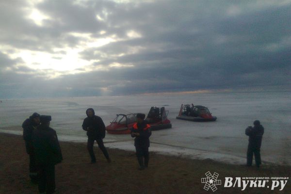 23 рыбака-любителя оказались отрезанными от берега (фото)