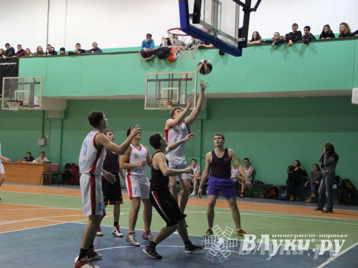 В Великих Луках прошли финальные игры муниципального этапа «КЭС-Баскет» (фото)