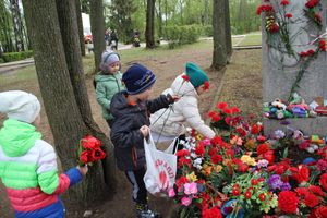 Великолучане почтили память героев Великой Отечественной (ФОТО)