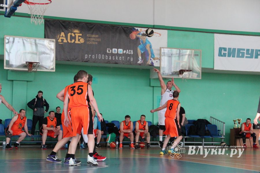 Великолучане — серебряные призеры межрегионального турнира ветеранов баскетбола (ФОТО)