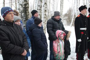 Никто не забыт: в Великих Луках благоустроили могилу неизвестного солдата (ФОТО)