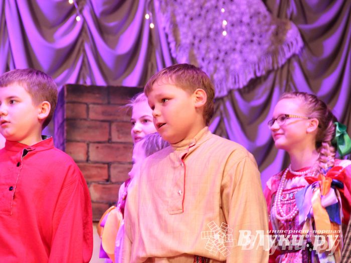 Рождественский концерт ансамбля «Заряница» прошел в Великих Луках (фото)