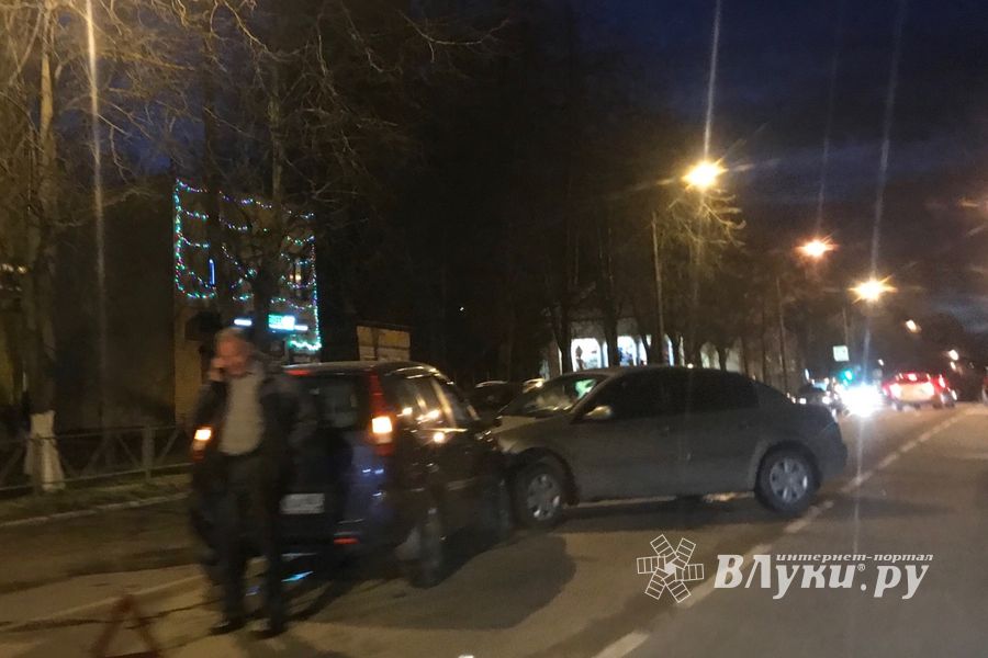 В Великих Луких произошло ДТП (ФОТО)