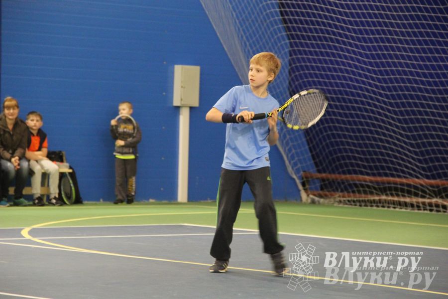 В Великих Луках прошло Первенство по большому теннису (фото)