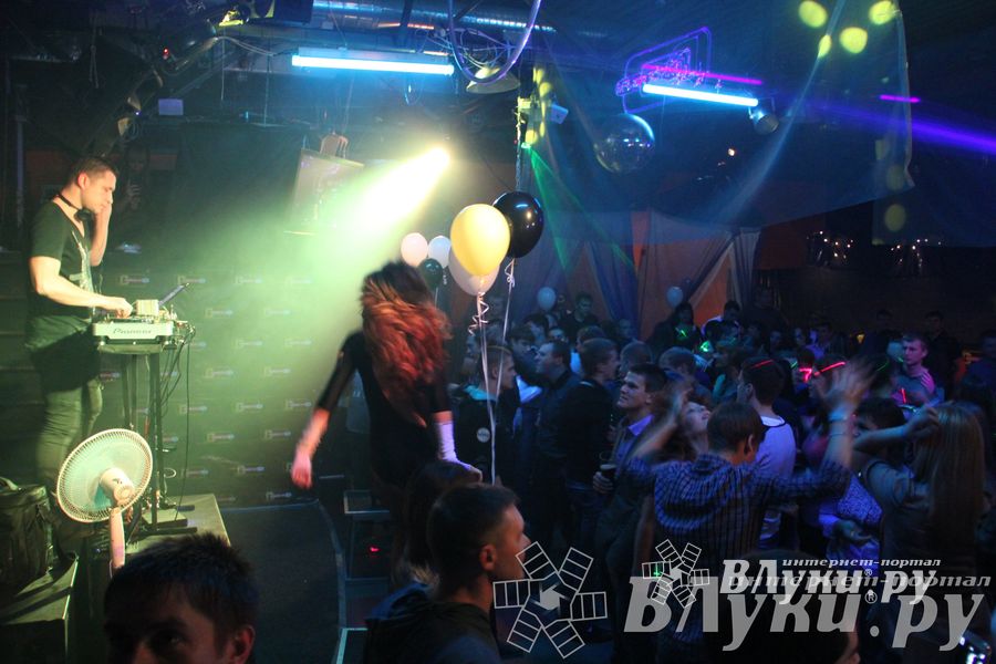 Самая танцевальная радиостанция отметила год вещания в Великих Луках