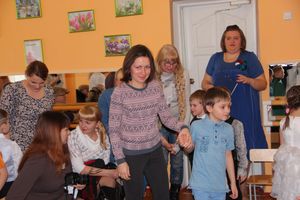 Дети поздравили мам с 8 марта (фото и видео)