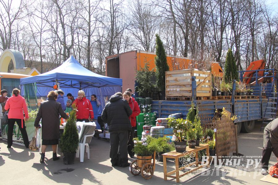 Универсальная торговая ярмарка «Весна-2015» прошла в Великих Луках (фото)