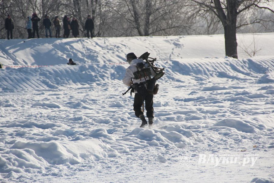 В Великих Луках реконструировали подвиг Александра Матросова (12+)(ФОТО)