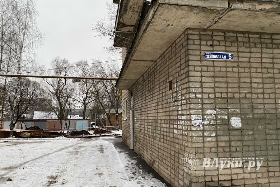 В Великих Луках восстанавливают теплоснабжение на улице Зенцовской (ФОТО)