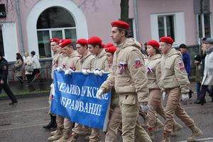 В Великих Луках прошло праздничное шествие (ФОТО)